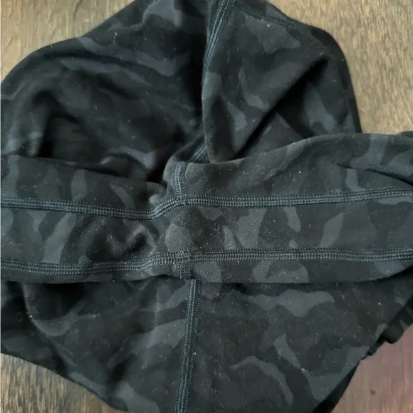 Lululemon Black Camouflage Leggings - Picture 10 of 10